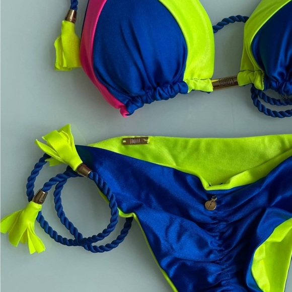 New Fiorella Bikini Reversible butt lift bottoms adjustable gold details - Picture 3 of 3